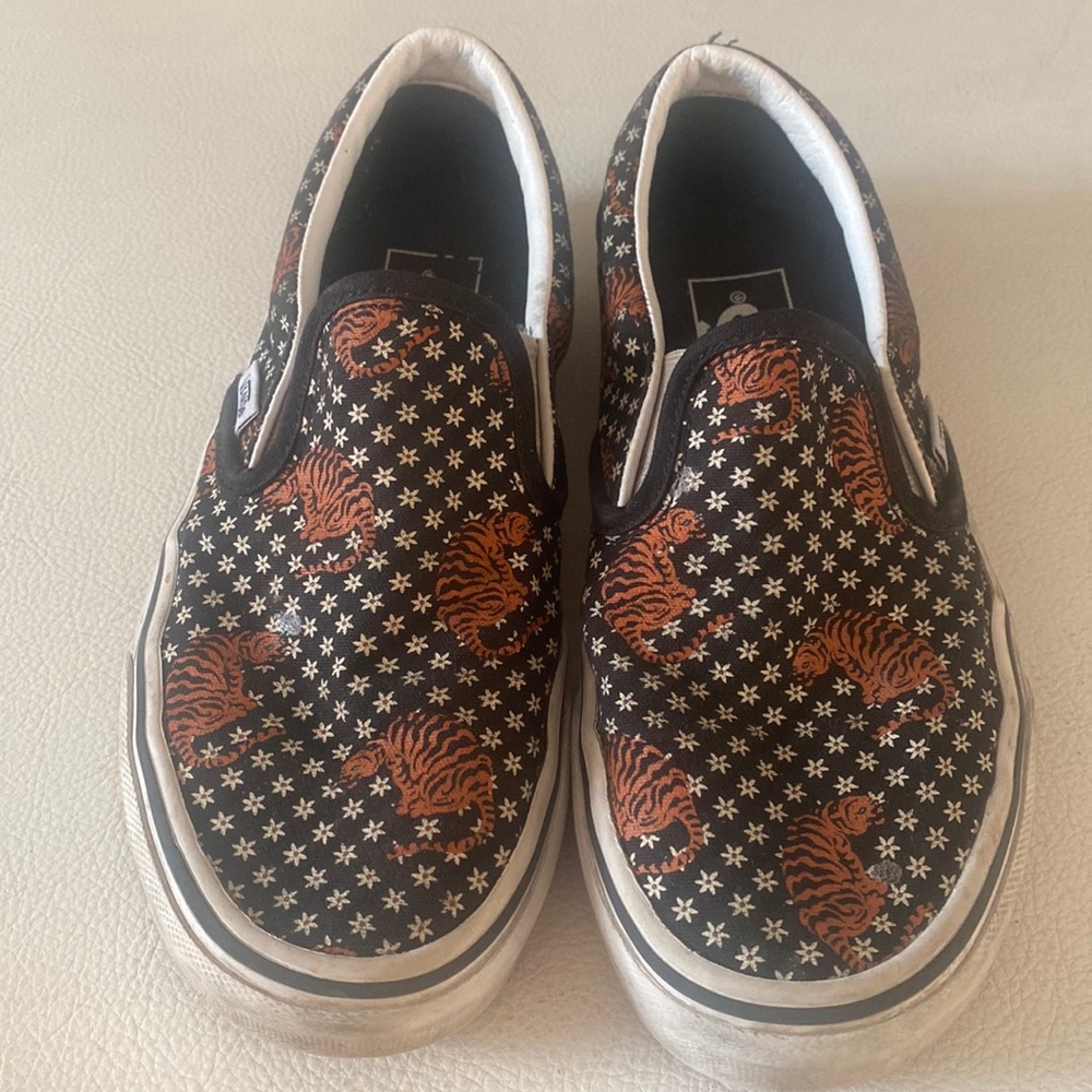 Fabulously fun Tiger motif vans!